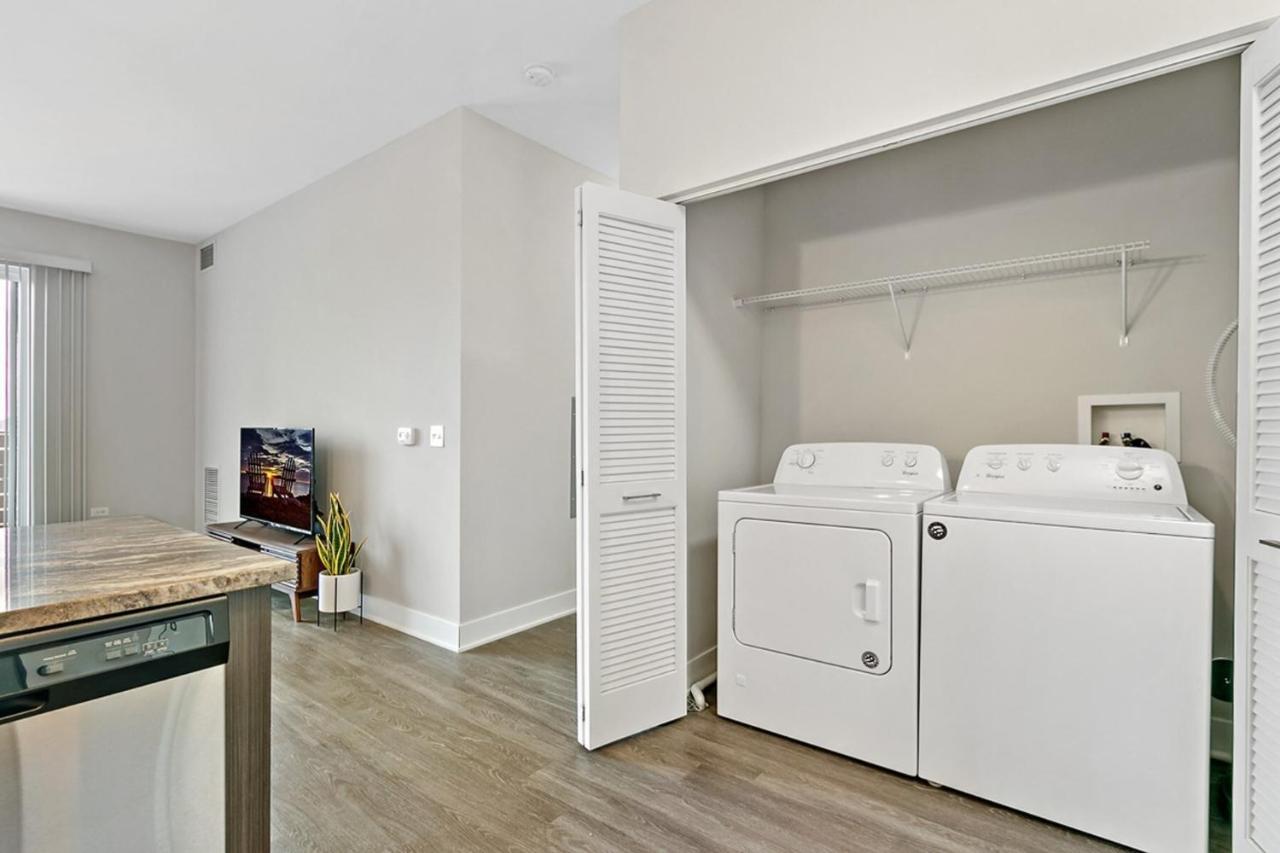 Bright & Comfortable Oakbrook 2Br Apt Free Parking - Ob 1 Apartment Oakbrook Terrace Exterior photo